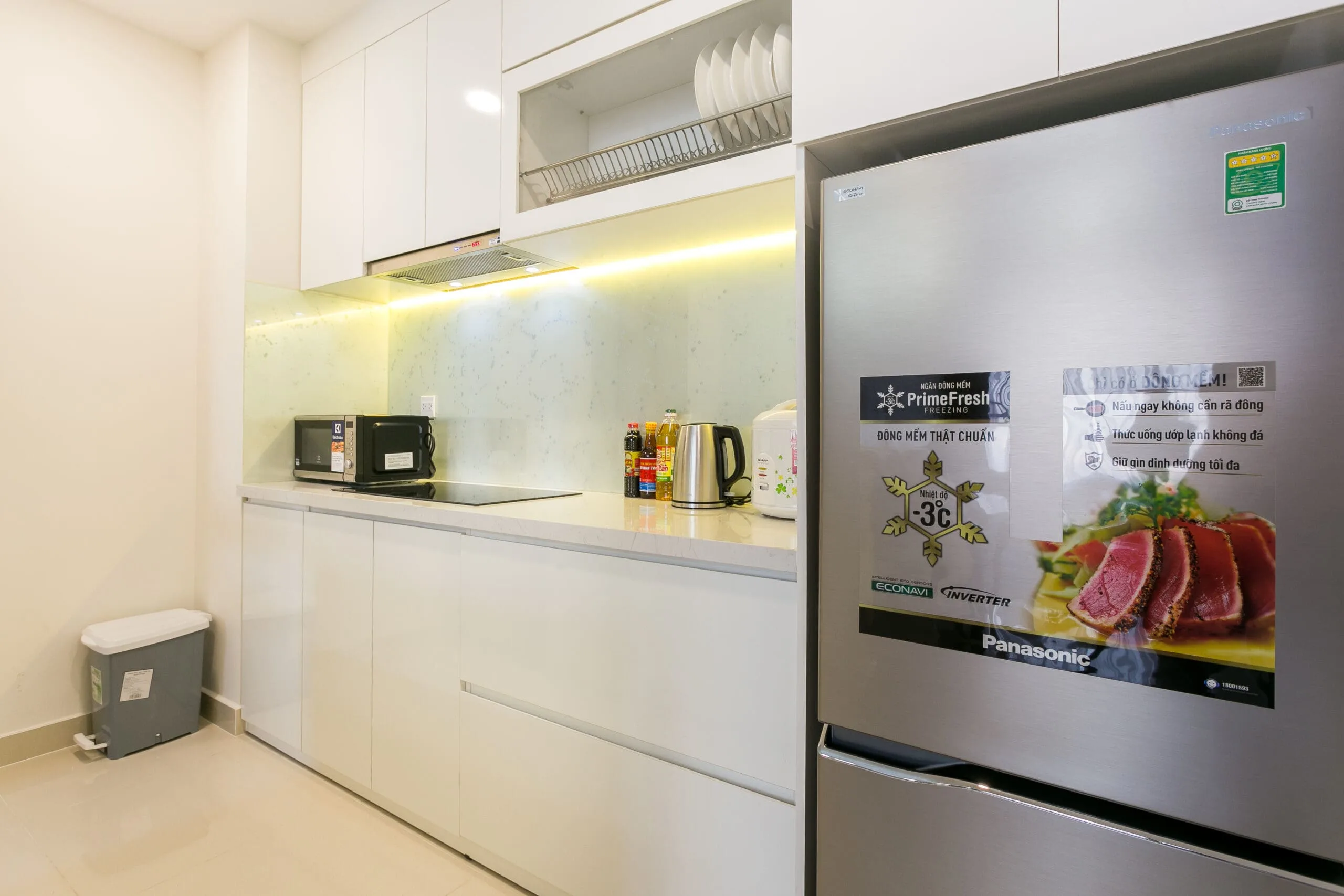 Khu bếp căn hộ 2 phòng ngủ RiverGate Residence Quận 4