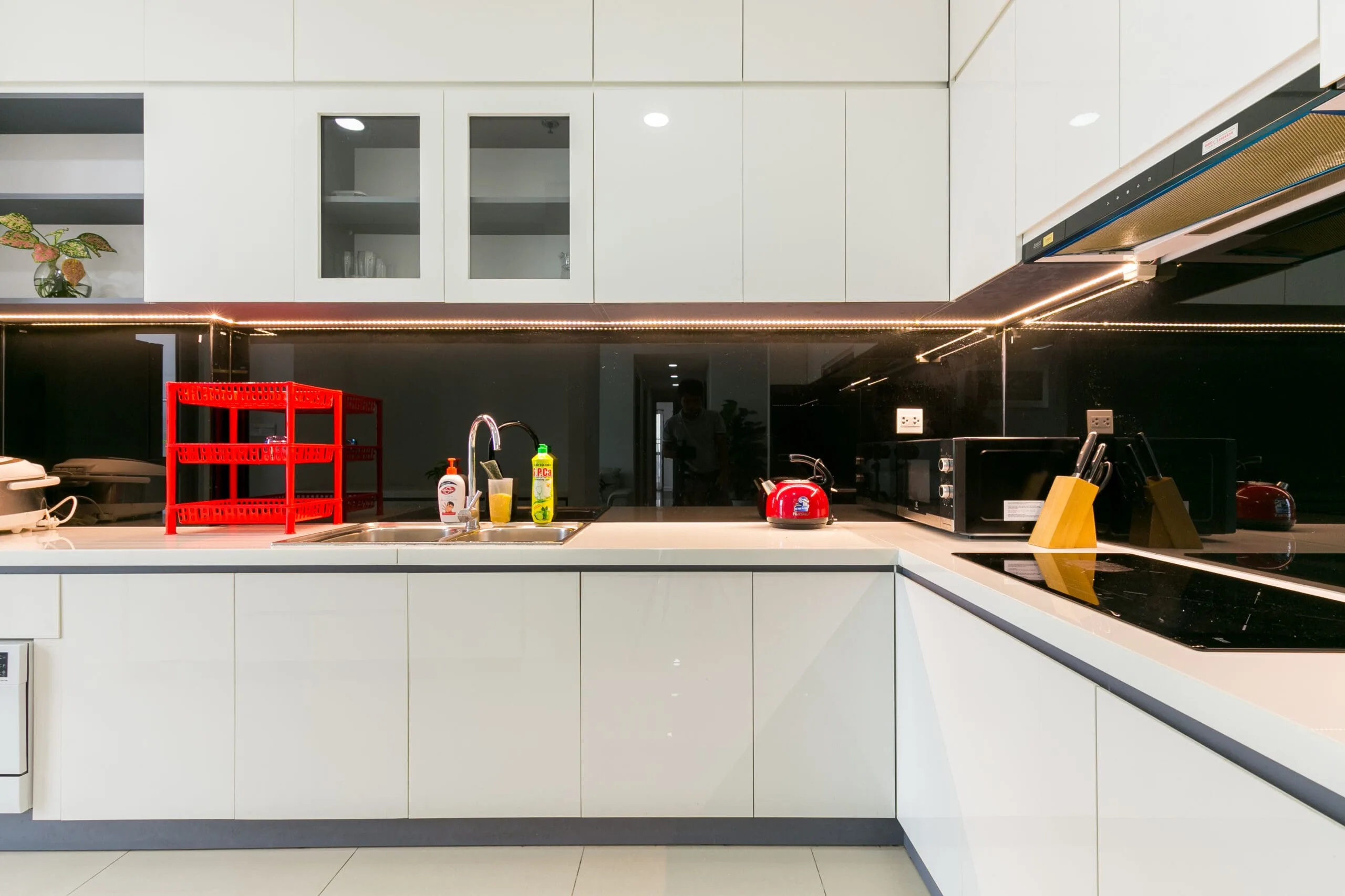 Khu bếp đầy đủ tiện nghi căn hộ 3 phòng ngủ RiverGate Residence