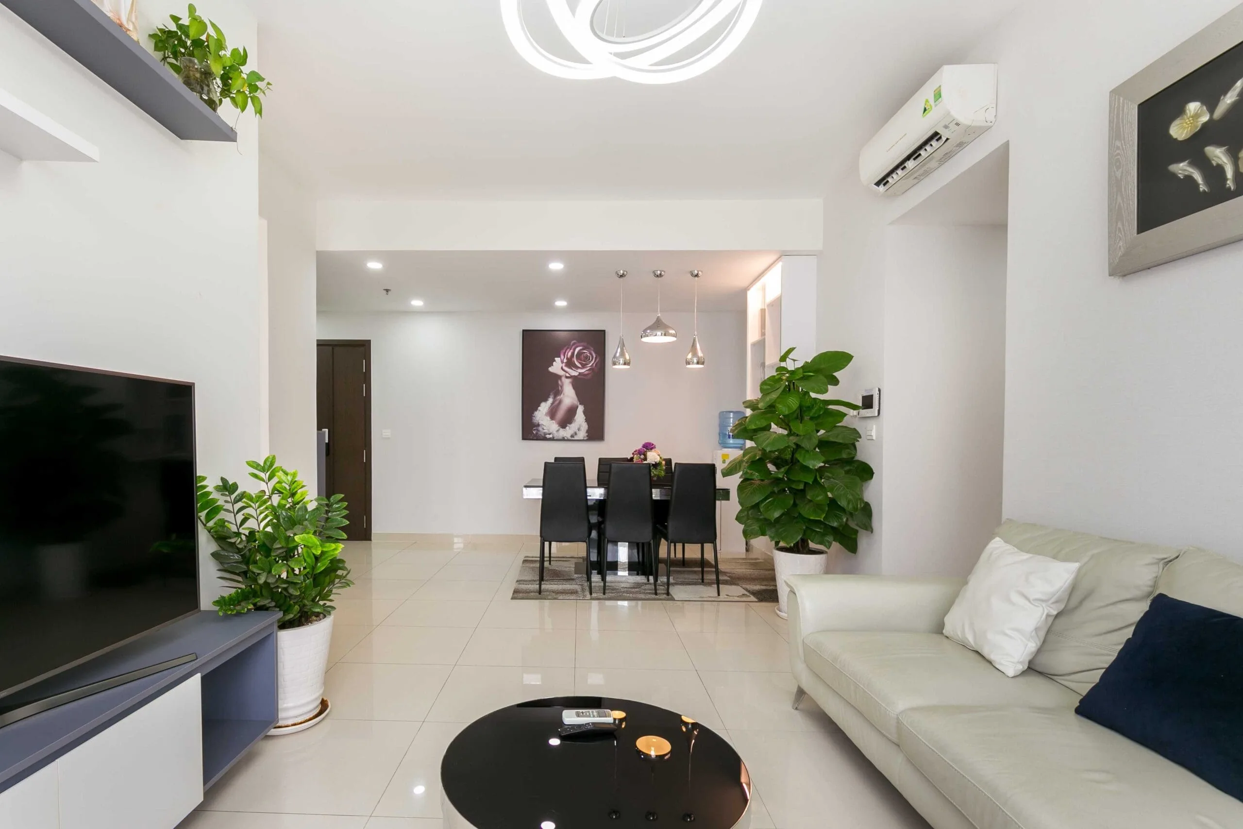 Phòng khách rộng căn hộ 3 phòng ngủ RiverGate Residence