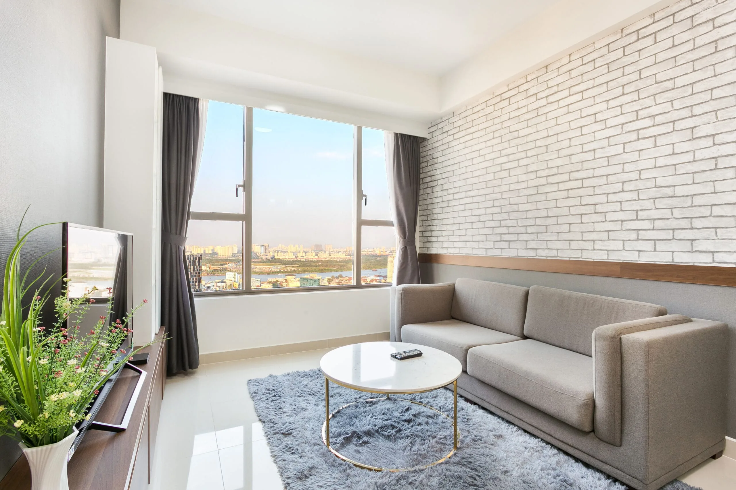Phòng khách view đẹp căn hộ 2 phòng ngủ RiverGate Residence