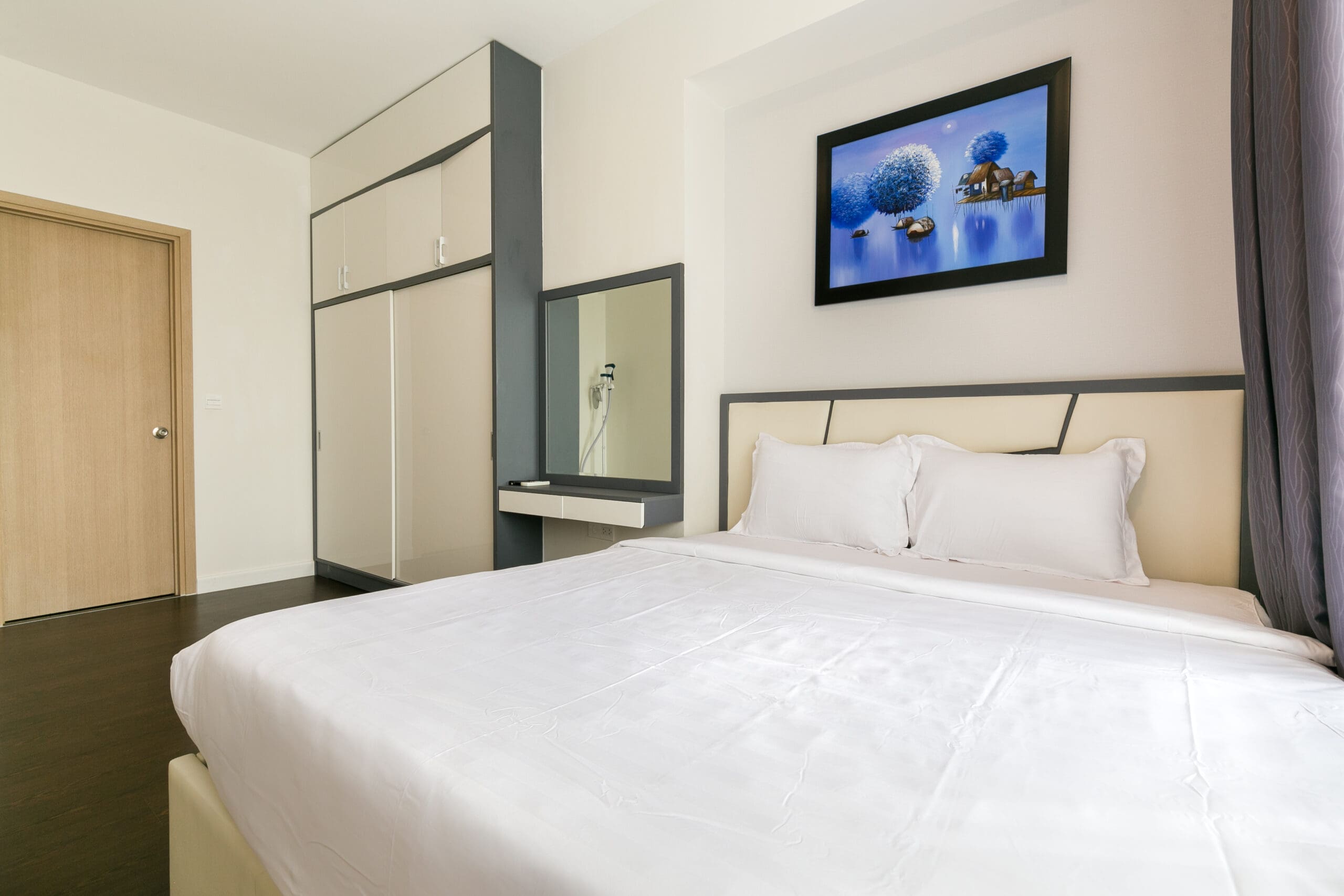 Phòng ngủ phụ 2 view thành phố căn hộ 3 phòng ngủ RiverGate Residence
