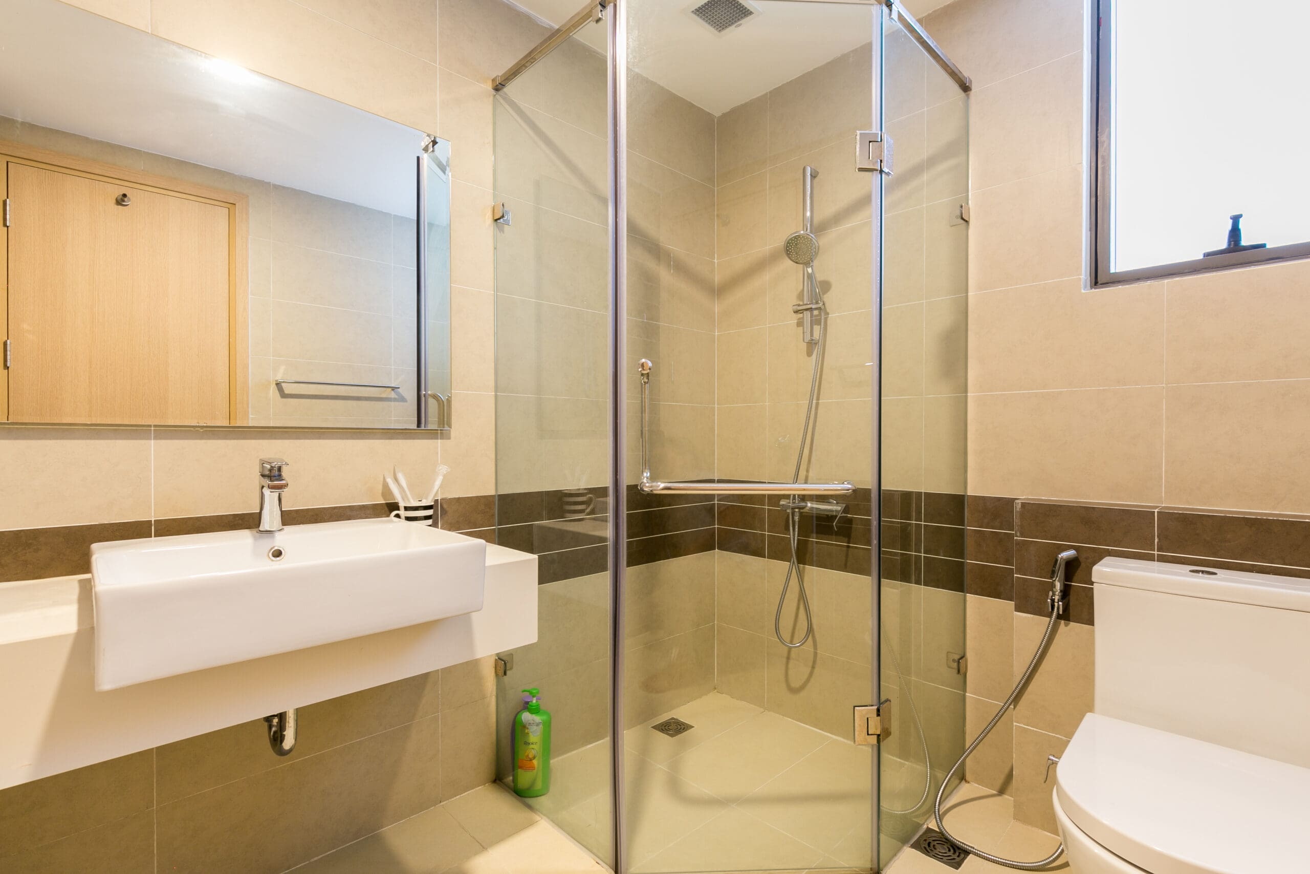 Phòng tắm phụ riêng biệt căn hộ 3 phòng ngủ RiverGate Residence