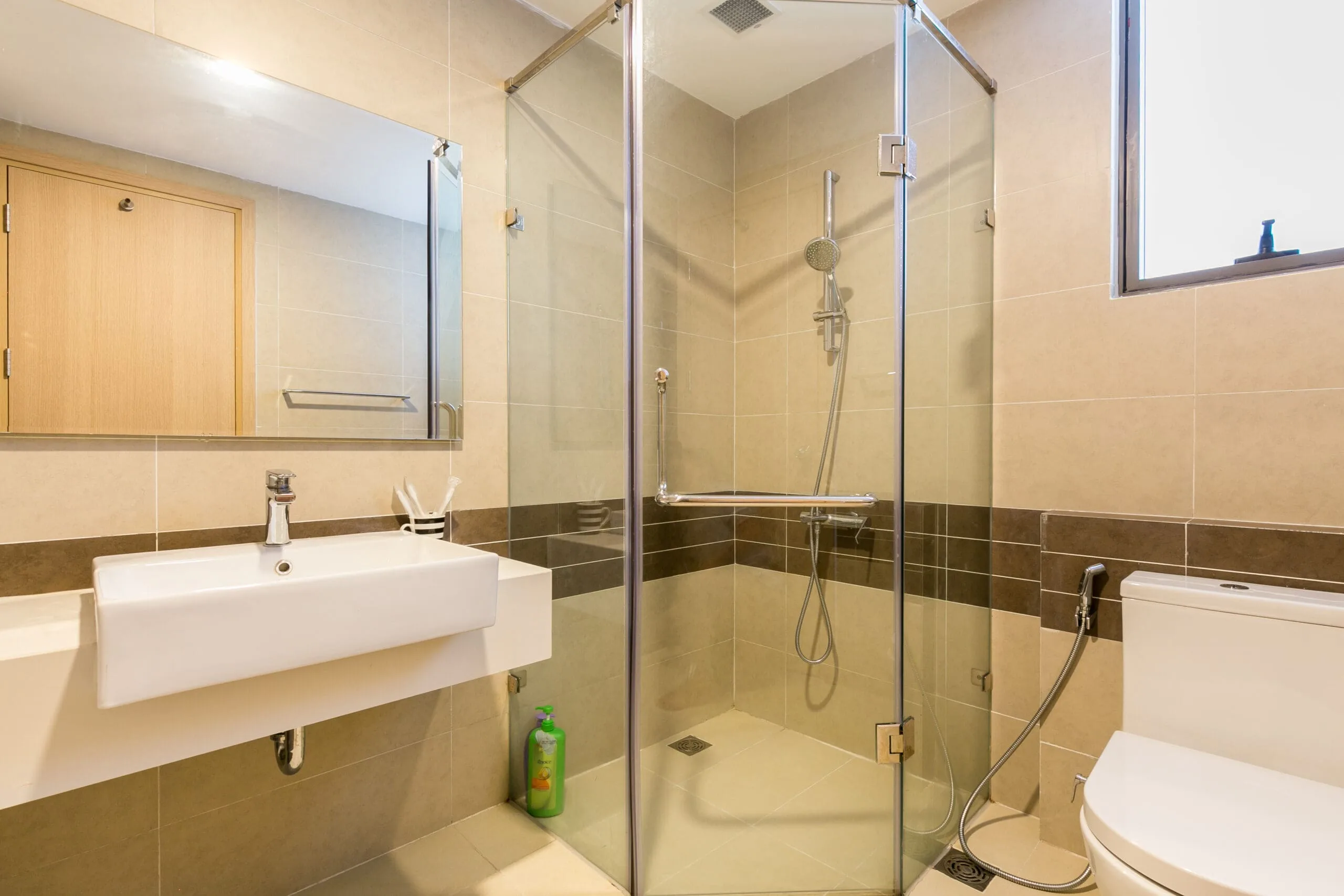 Phòng tắm phụ riêng biệt căn hộ 3 phòng ngủ RiverGate Residence