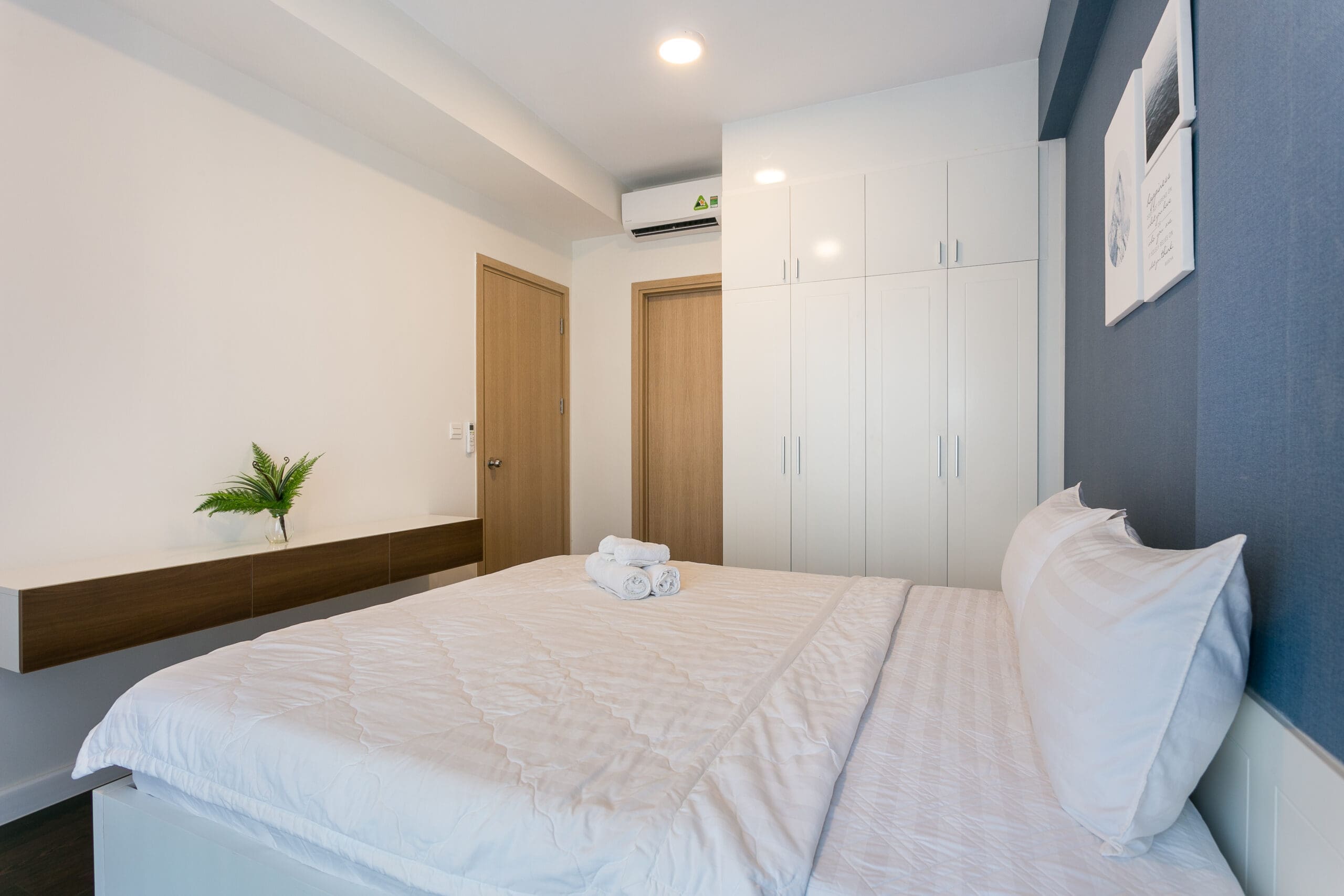 Minimalist second bedroom in RiverGate Residence Apartment