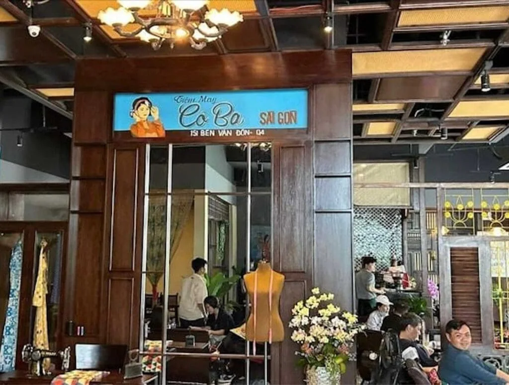 Quán cà phê Cô Ba Sài Gòn nằm trong khuôn viên RiverGate Residence, không gian ấm cúng, phong cách Sài Gòn xưa
