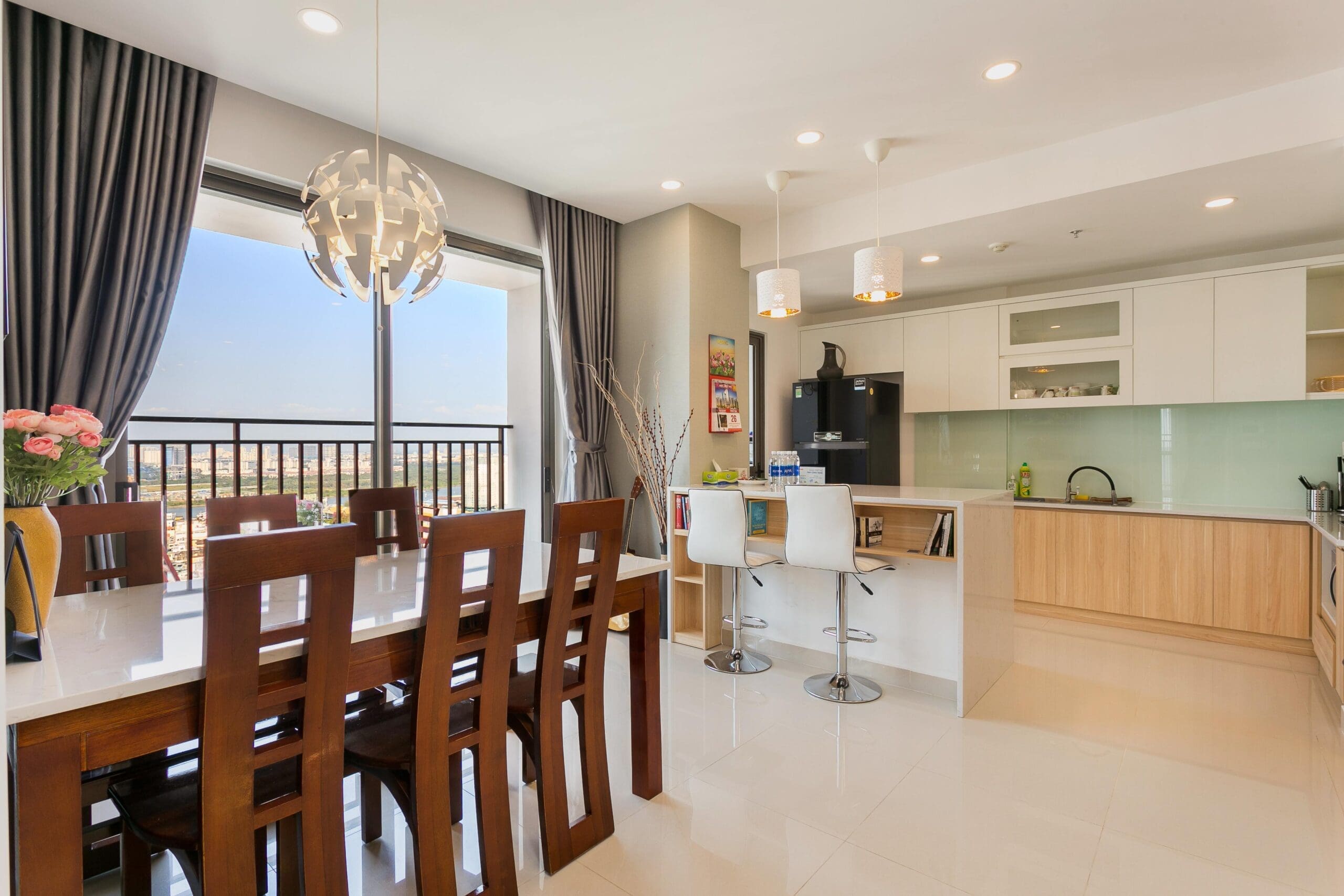 Phòng ăn và bếp tiện nghi căn hộ RiverGate Residence Quận 4, view đẹp, nội thất cao cấp