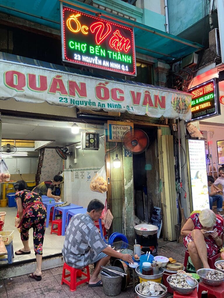 Quán Ốc Vân chợ Bến Thành – quán ốc ngon lâu năm ở Quận 1, Sài Gòn