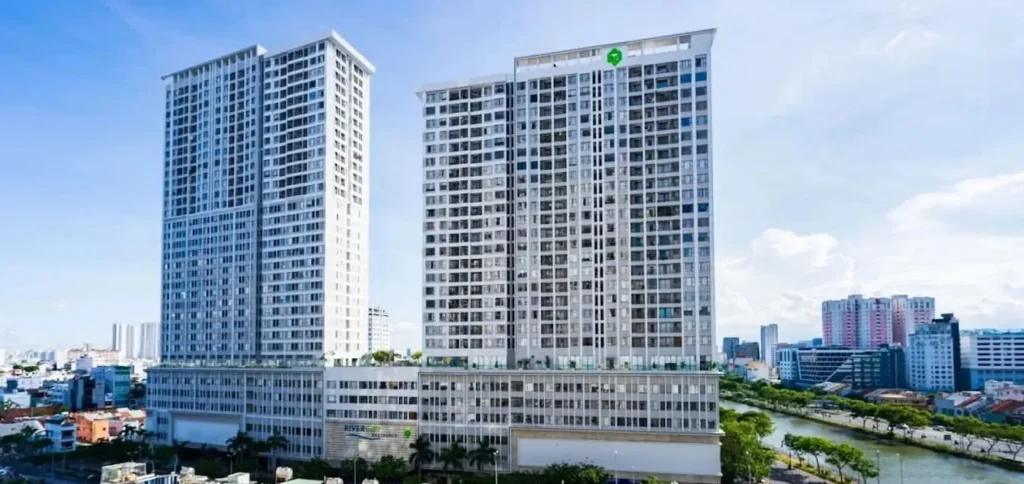 Exterior view of RiverGate Residence in District 4, Ho Chi Minh City – serviced apartment building near city center
